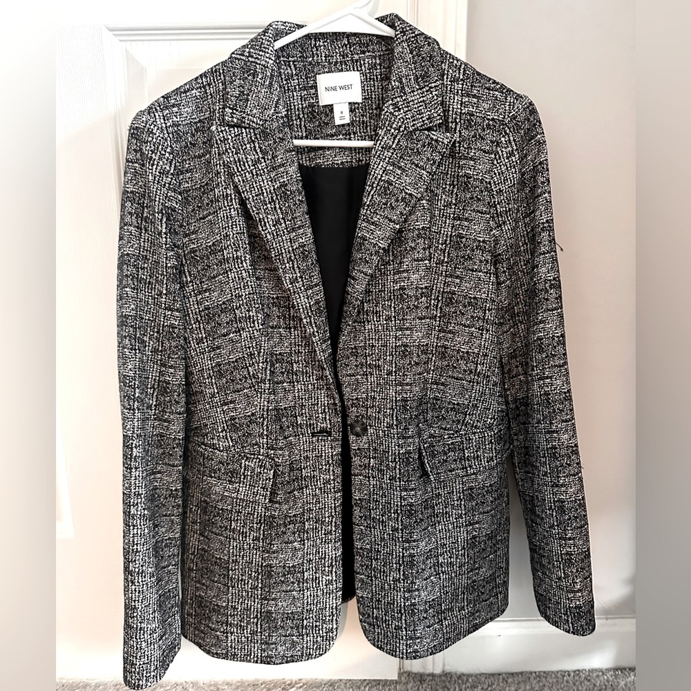 Women's size 8 Nine West Blazer.